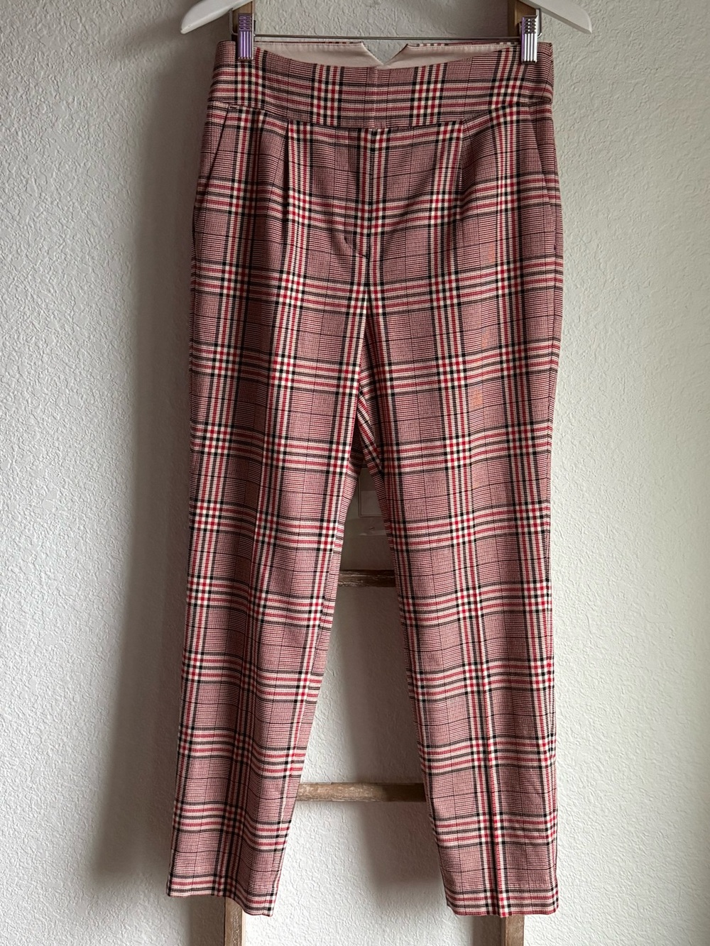 Express Tailored Red Checked Dress Pants
Tapered Career Trousers sz: 6R